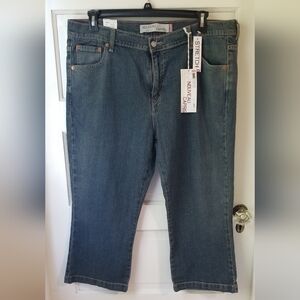 NWT Levi 515 Nouveau Stretch Capris Size 18